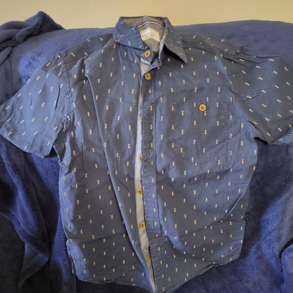 boys distortion button up shirt size medium 10/12